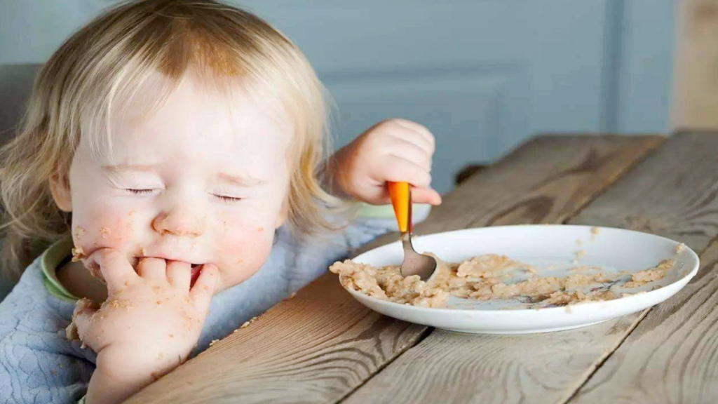 孩子不吃饭如何正确引导,如何引导幼儿园宝宝好好吃饭