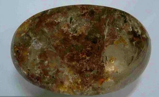 这些石头价值不菲，随便捡到一块妥妥的人生赢家