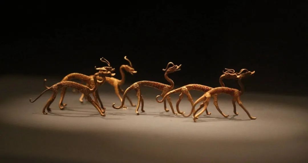 她设计的珠宝如画似景承包了你对美的所有渴求与遐想