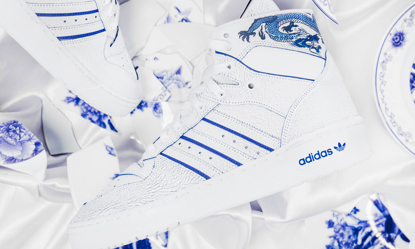 adidasoriginals联名蓝色衣服,青花瓷限定联名款