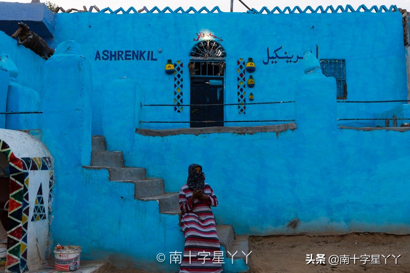 一半沙漠一半海洋图片,一半沙漠一半湖水