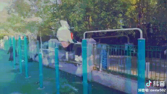 想运动又嫌太枯燥?在抖音,他们为你解锁一万种好玩的运动姿势