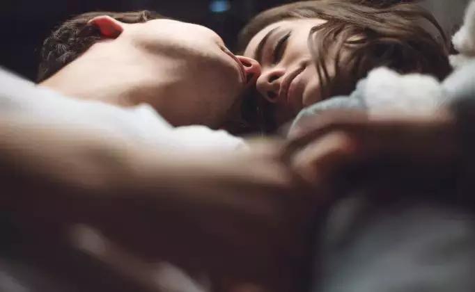 问一个男生问题问两遍他才说话,问个问题男生回答不上来