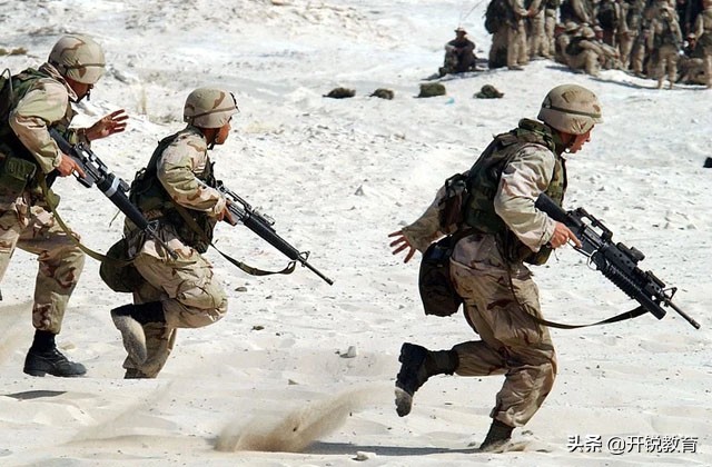 军人退役泪别,军人转业保家卫国