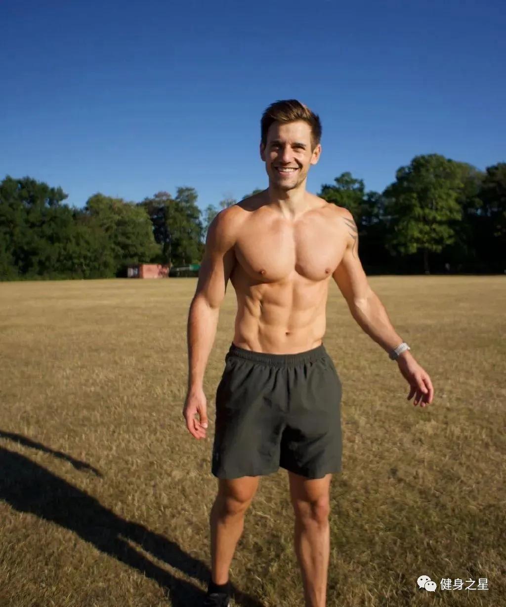 神似top的腹肌男,酷似海王的男模