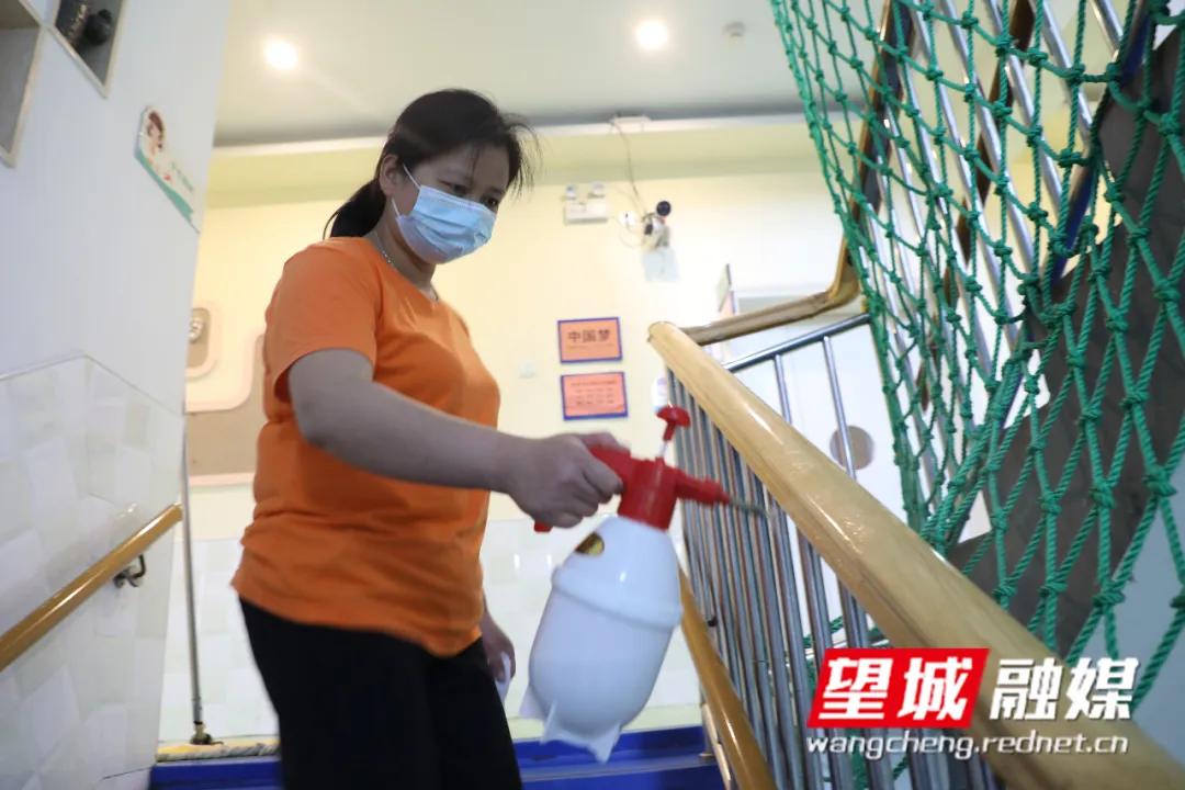 幼园迎新年入园视频,幼儿园开学欢迎孩子回归视频