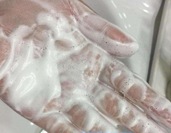 女人下巴凸起,女人下巴摸去一个硬块