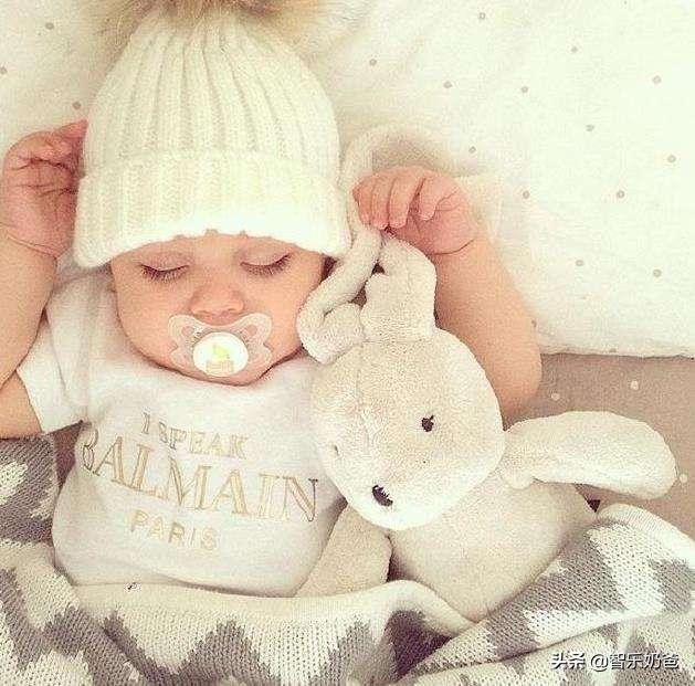 老人睡觉黑白颠倒怎么调整,青少年睡觉黑白颠倒是怎么回事