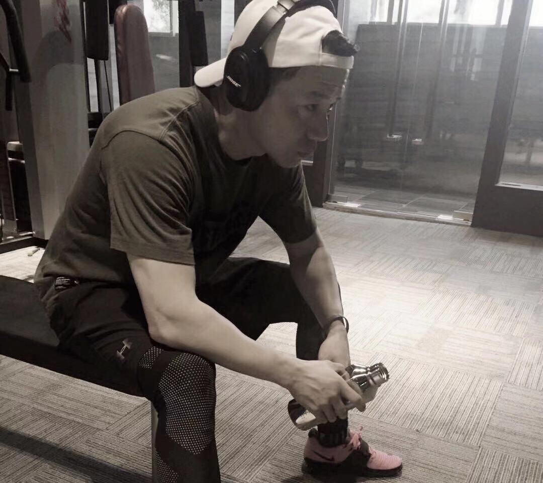 带棱角的保温杯,保温杯又大又好看