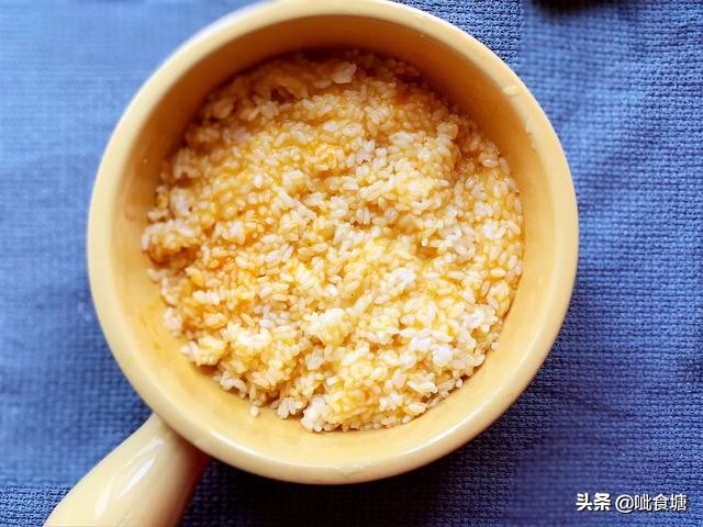 剩米饭别炒蛋做成锅巴香晕了,剩米饭不要扔的小妙招
