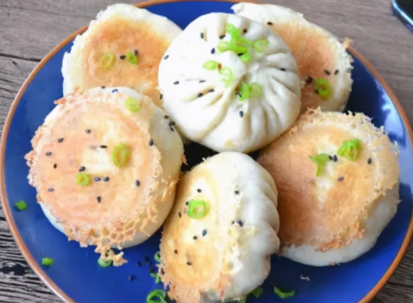 做水煎包，加面粉水还是淀粉水？加对了，包子脆而不硬，冰花多多