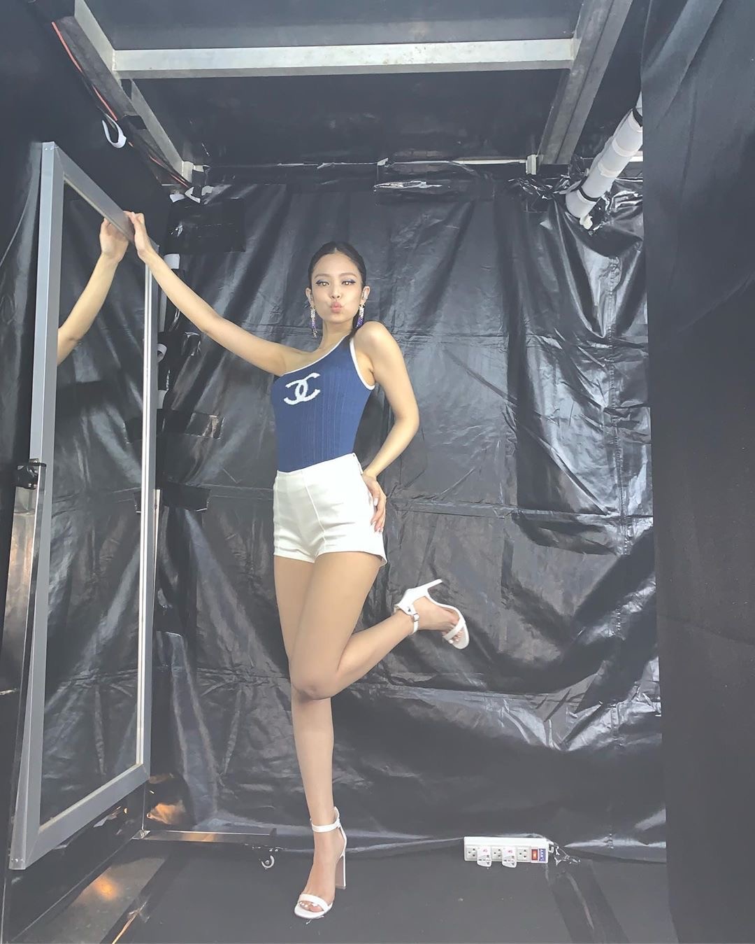 金智妮穿运动衣,金智妮穿t恤演出