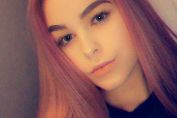 心情抑郁的英国女生想振作一下把头发染成粉色，被学校隔离两天