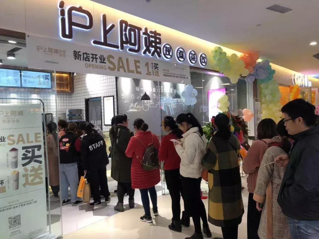 他用“小米模式”5年爆开1000+茶饮店！92%加盟店盈利！