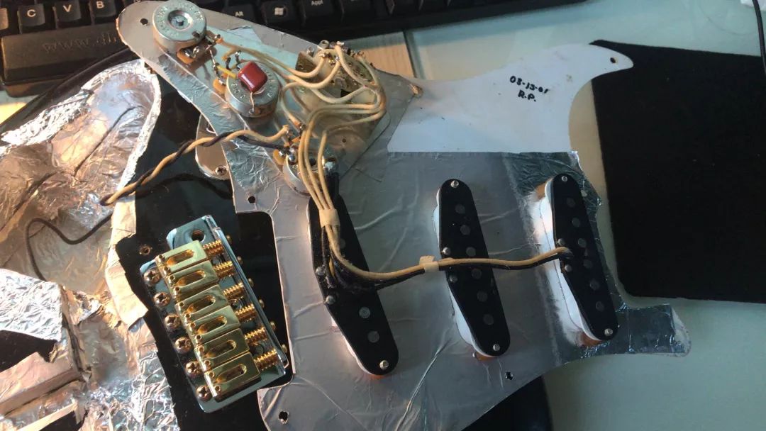 电吉他升级最佳配置,升级一把很便宜的电吉他