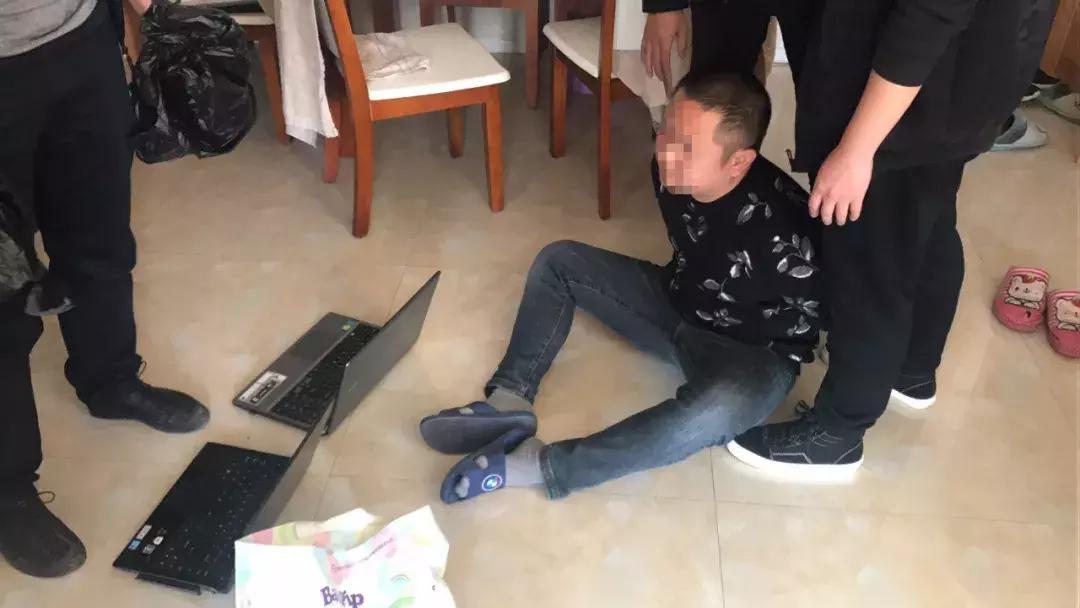 瀹堕噷搴婂簳涓嬫湁閲戝瓙,鍦ㄥ閲屽簥搴曚笅钘忎竴鐧句竾鐜伴噾