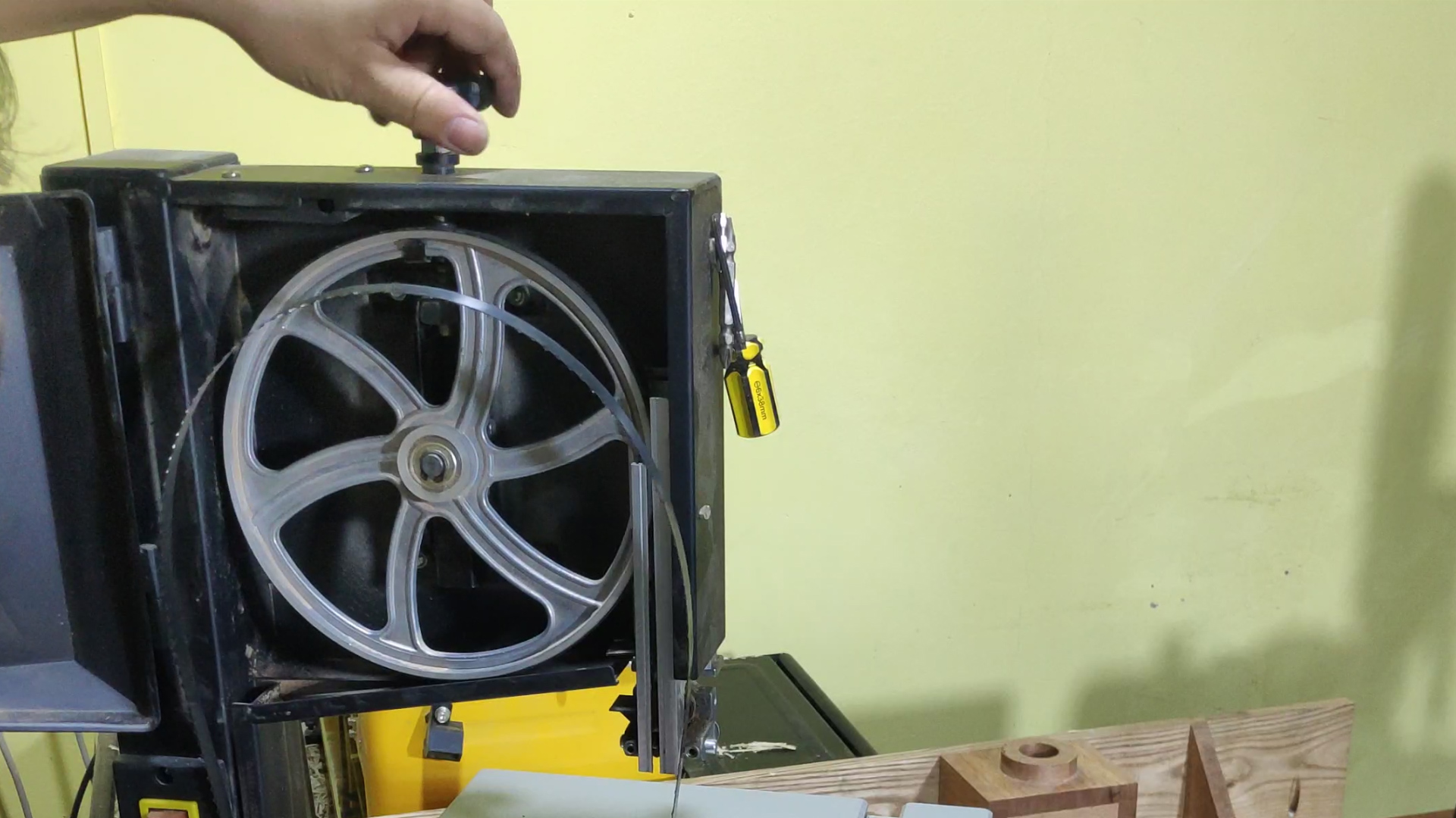 带锯的正常使用,木工带锯使用注意事项