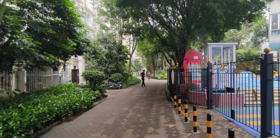 保利百合花园南区为啥便宜,海珠区保利红棉花园全景图