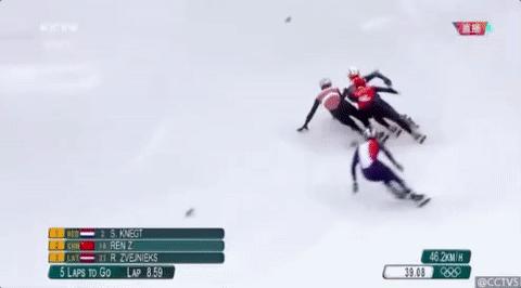 短道速滑1000米韩国两将摔出赛道,韩国短道速滑把队友推出赛道