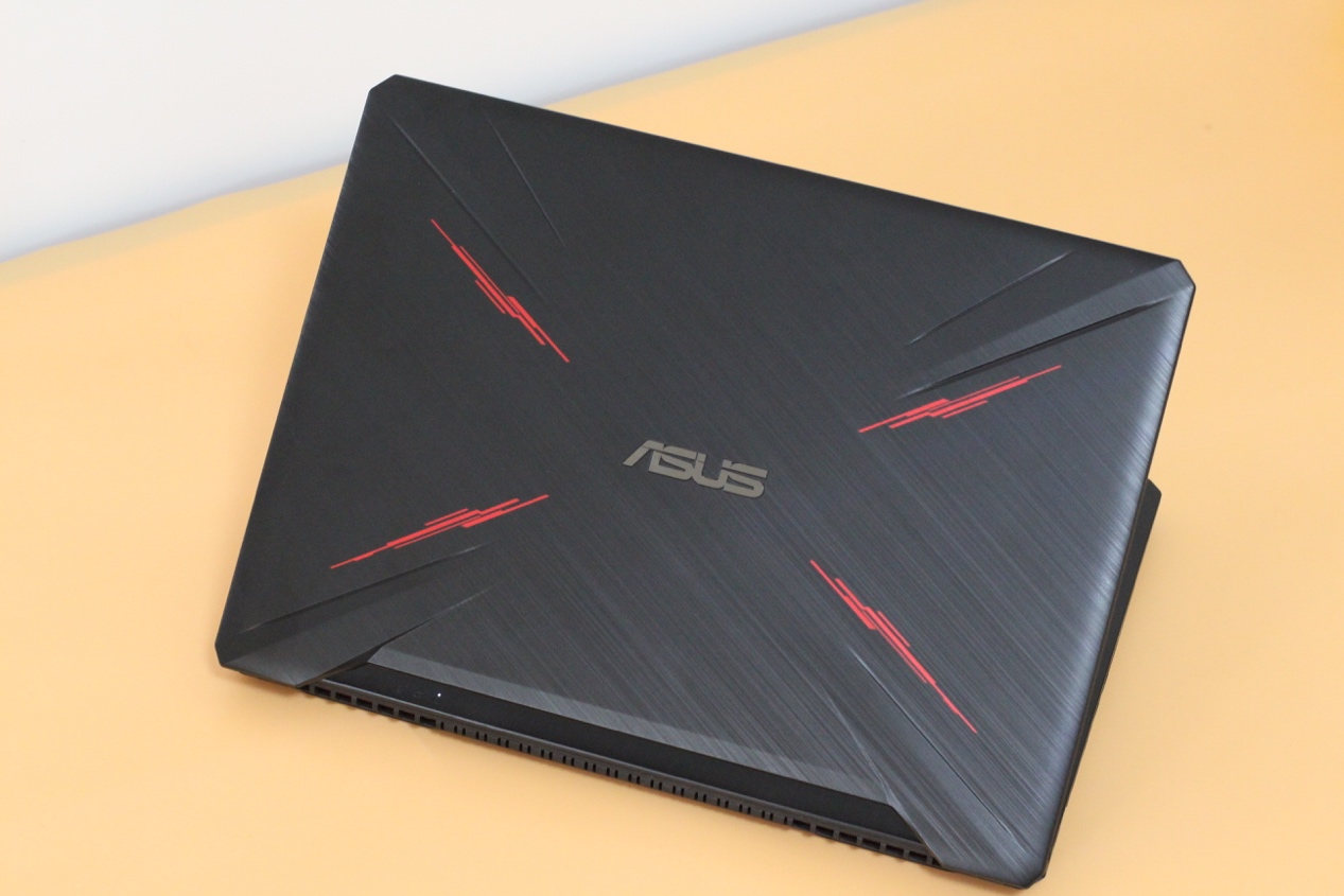 华硕飞行堡垒7锐龙版测评amd,华硕飞行堡垒7amd版本显卡在哪里