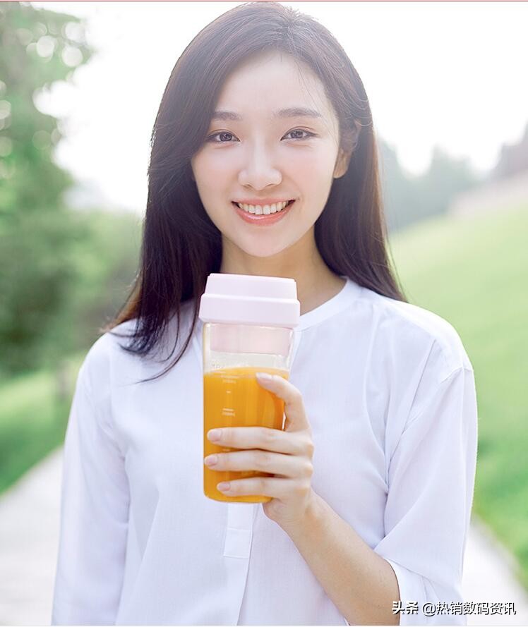 手动榨汁机与便携式榨汁机测评,果蔬榨汁机小型便携式充电榨汁机