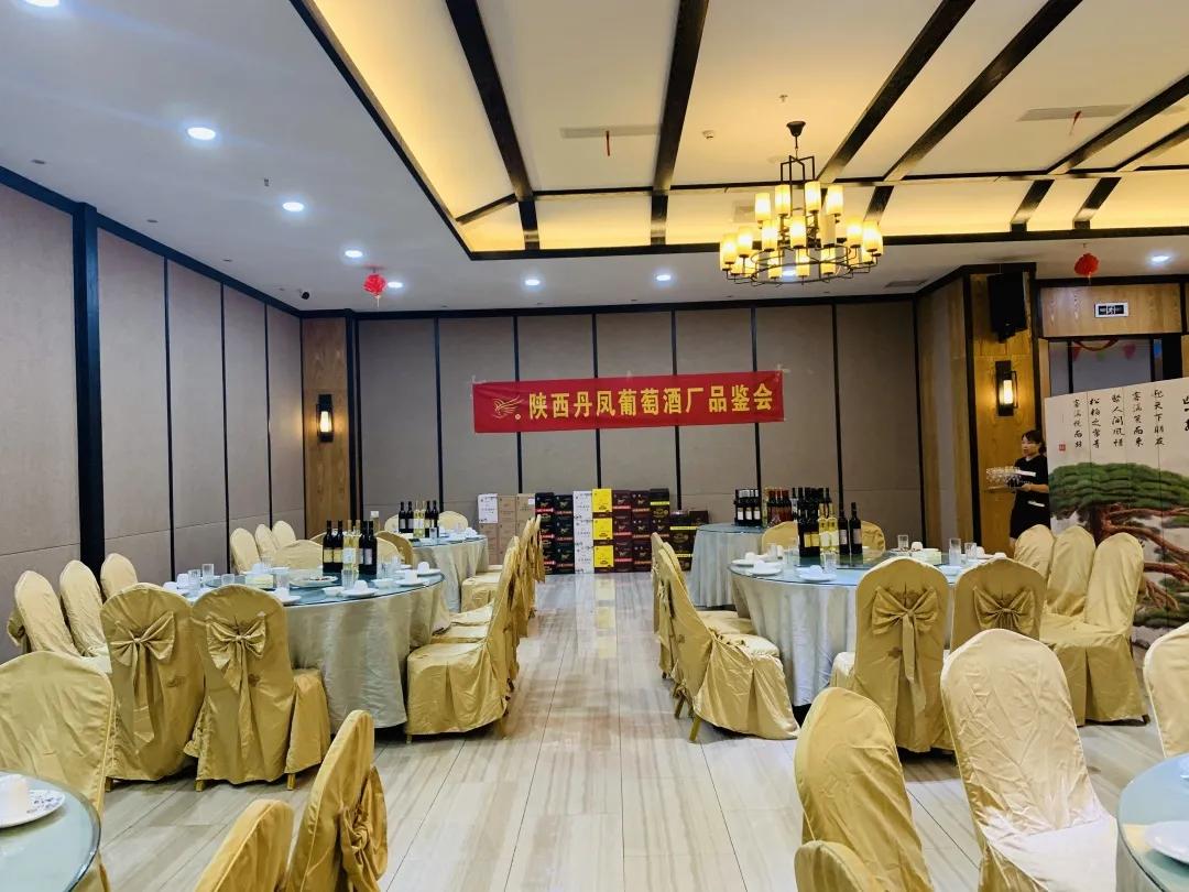 渭南丹凤葡萄酒厂新闻报道,西安客户来考察