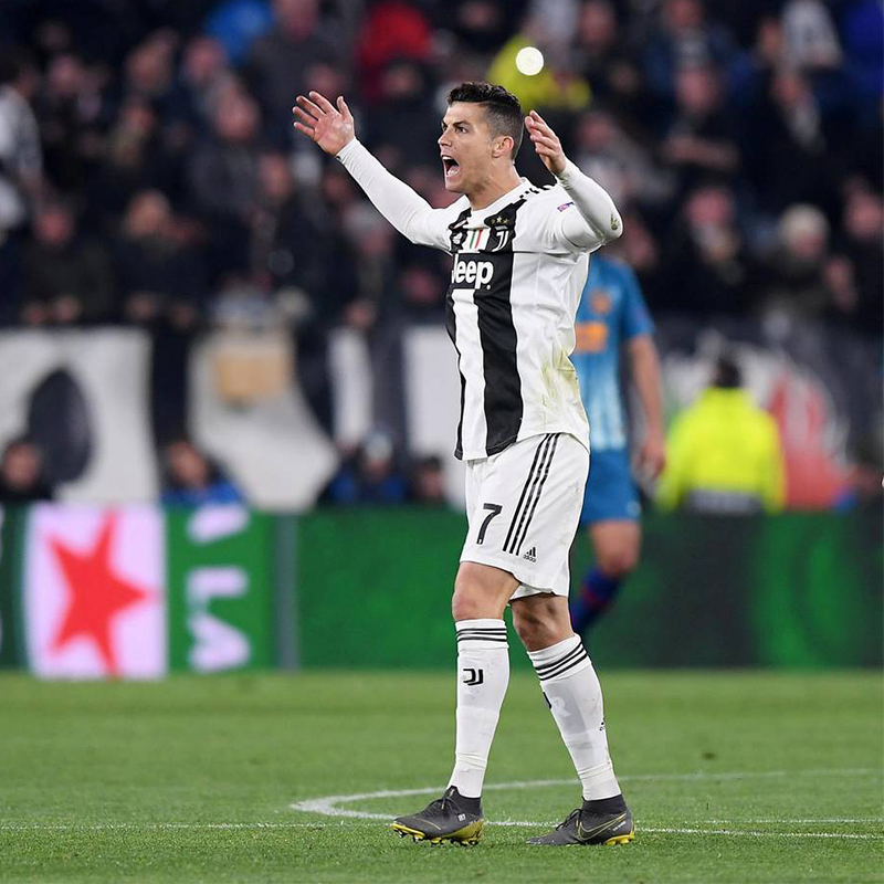 欧冠没看过瘾？快约上朋友们上场踢球啦！