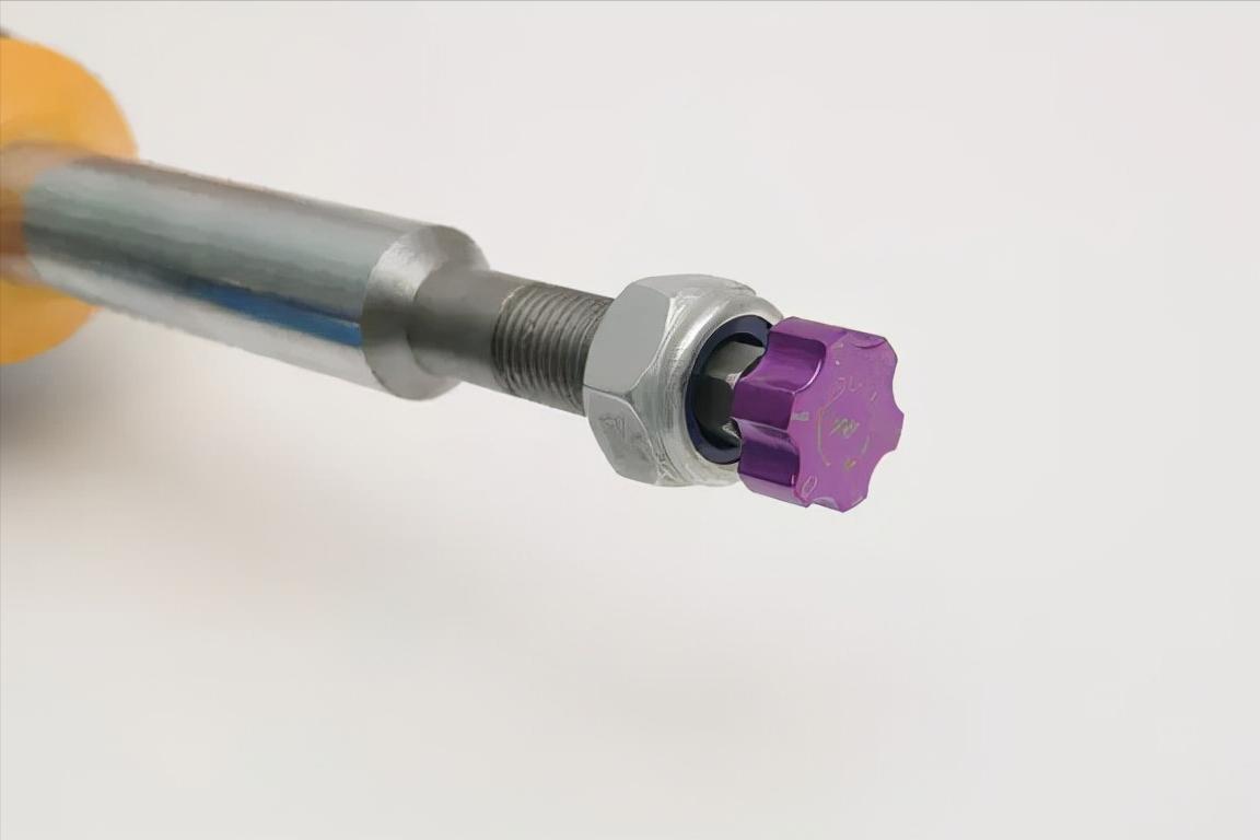 减震器漏油是什么原因造成的,你的汽车减震换了吗