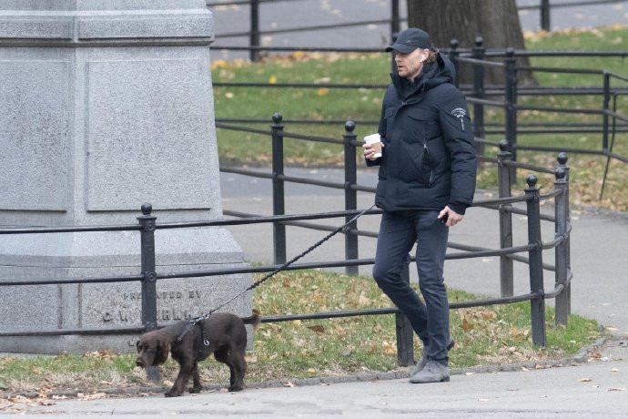 杨幂同款波司登冰羽蓝搭配,波司登杨幂冲锋衣怎么搭配