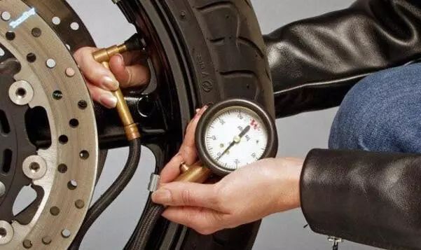 铃木uy125踏板摩托车怎样保养视频,如何为新摩托车进行正确的保养