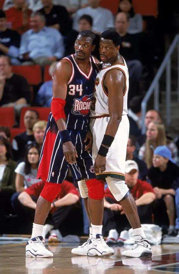 奥拉朱旺是最完美的中锋吗,被低估的中锋奥拉朱旺