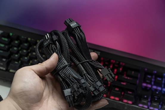 rogstrix雷鹰850g测评,rogstrix雷鹰550w