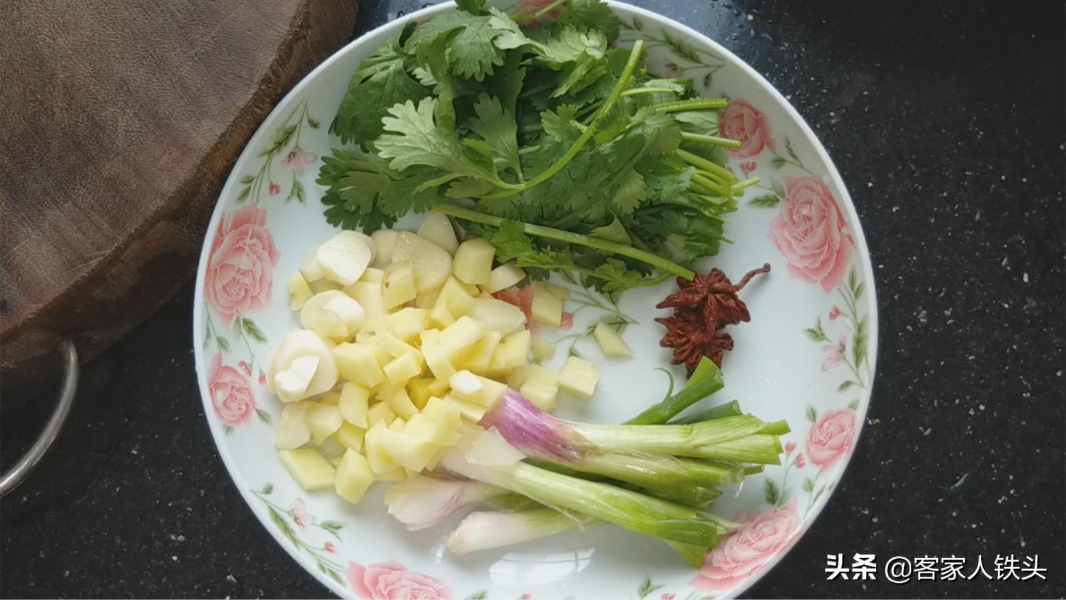 草鱼清炖豆腐最简单做法大全,草鱼炖豆腐放什么调料好吃