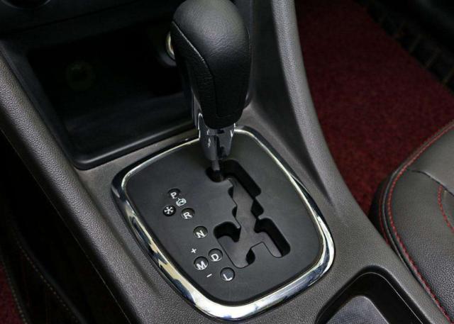 自动挡汽车上坡时要挂到l挡吗,自动挡老司机开手动挡