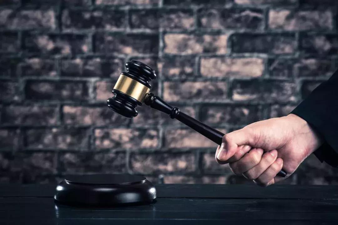 女员工休产假期间被辞退怎么处理,请病假外出旅游被公司开除合理吗