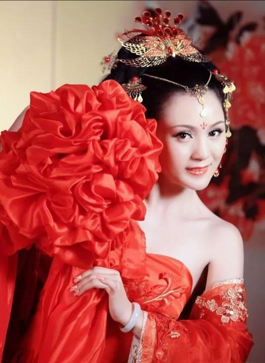 诗经月出的赏析,诗经赏析