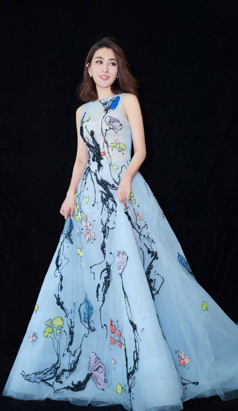 马苏惊艳露脐装写真,马苏惊艳礼服