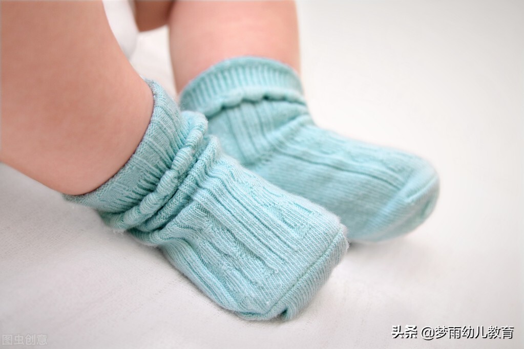 冬天怎么给宝宝穿衣服保暖又方便,冬季宝宝最佳衣服穿搭方法2岁
