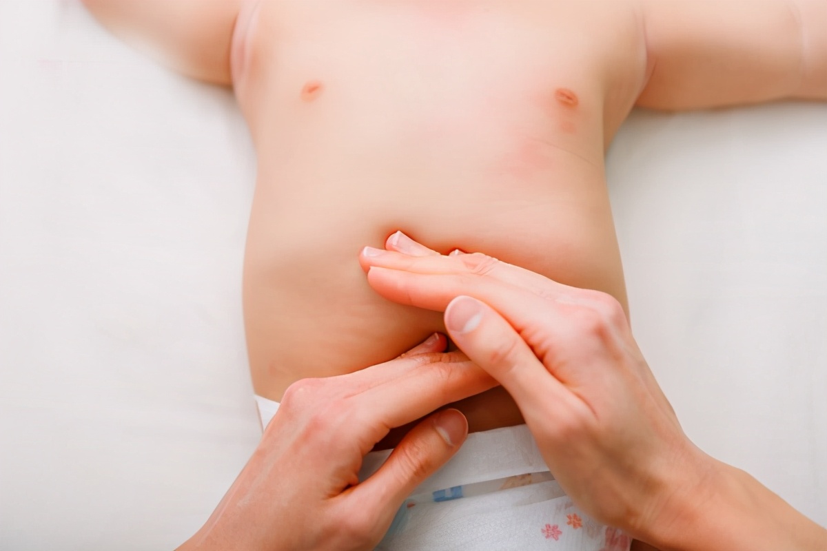 宝宝便秘睡觉可以做排气操吗,宝宝便秘肚子胀最快通便的手法