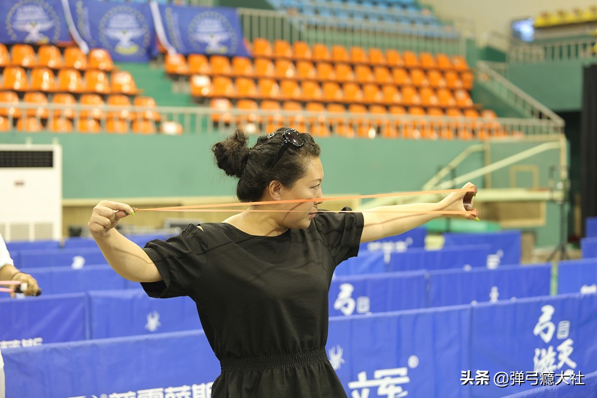 抛砖引玉：稳定弹弓击发姿势的笨办法，望各位高手不吝赐教