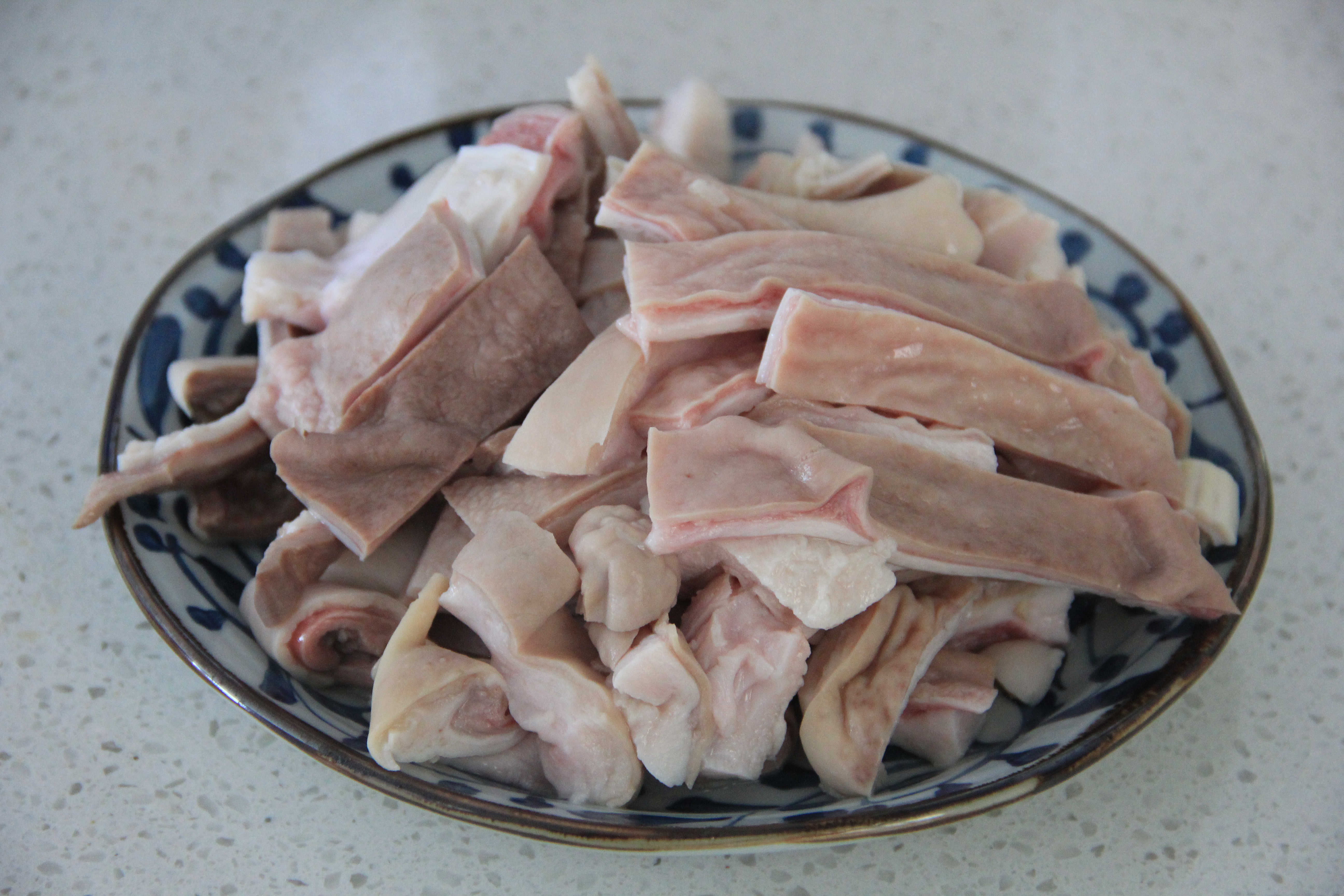 清猪肚时，有人加盐，加碱都不对，记住这2种料，猪肚干净无腥味