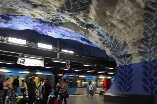 深夜除了晒烤串，还能晒太阳