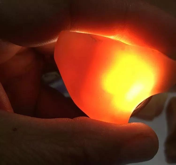 起步价5位数，究竟是什么样的石头，让那么多人冒死去捡