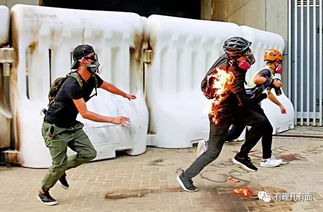 乱港暴徒六大“智熄”瞬间!确认过眼神,是不读书的人……