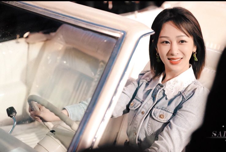 coach大秀杨紫和小男孩合影,coach新款杨紫