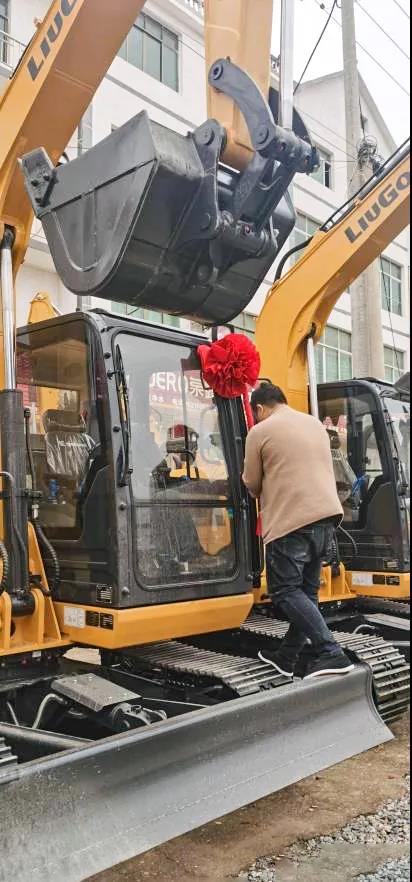 柳工921e和柳工9075e工作视频,柳工9075e和柳工908d哪个好