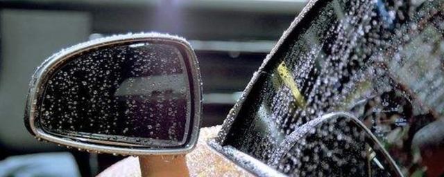 汽车后视镜雨天玻璃防水最佳方法,雨天后视镜模糊怎么处理