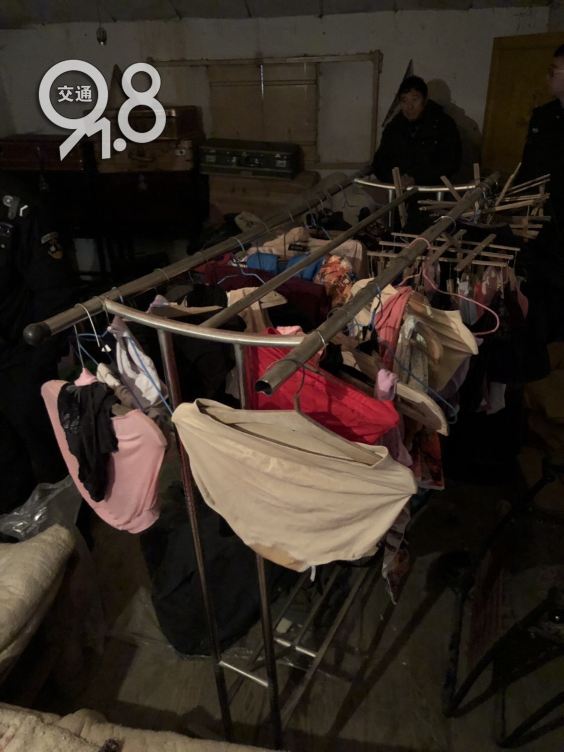 “我*裤内**不见了!”杭州女性要注意提防这个“*裤内**贼”「杭州交通918关注」