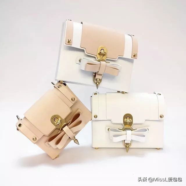 天热了来买新衣裳,天热又该买衣服了的句子