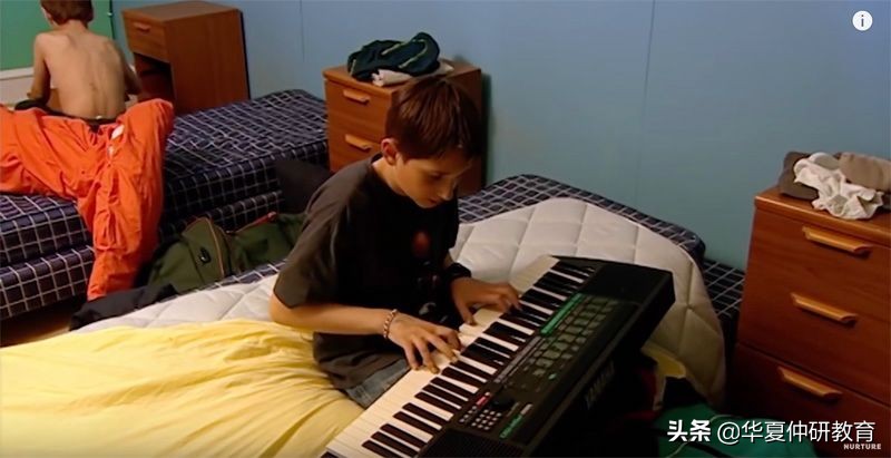 没有大人管的小孩怎么样了,没有大人管的孩子的后果